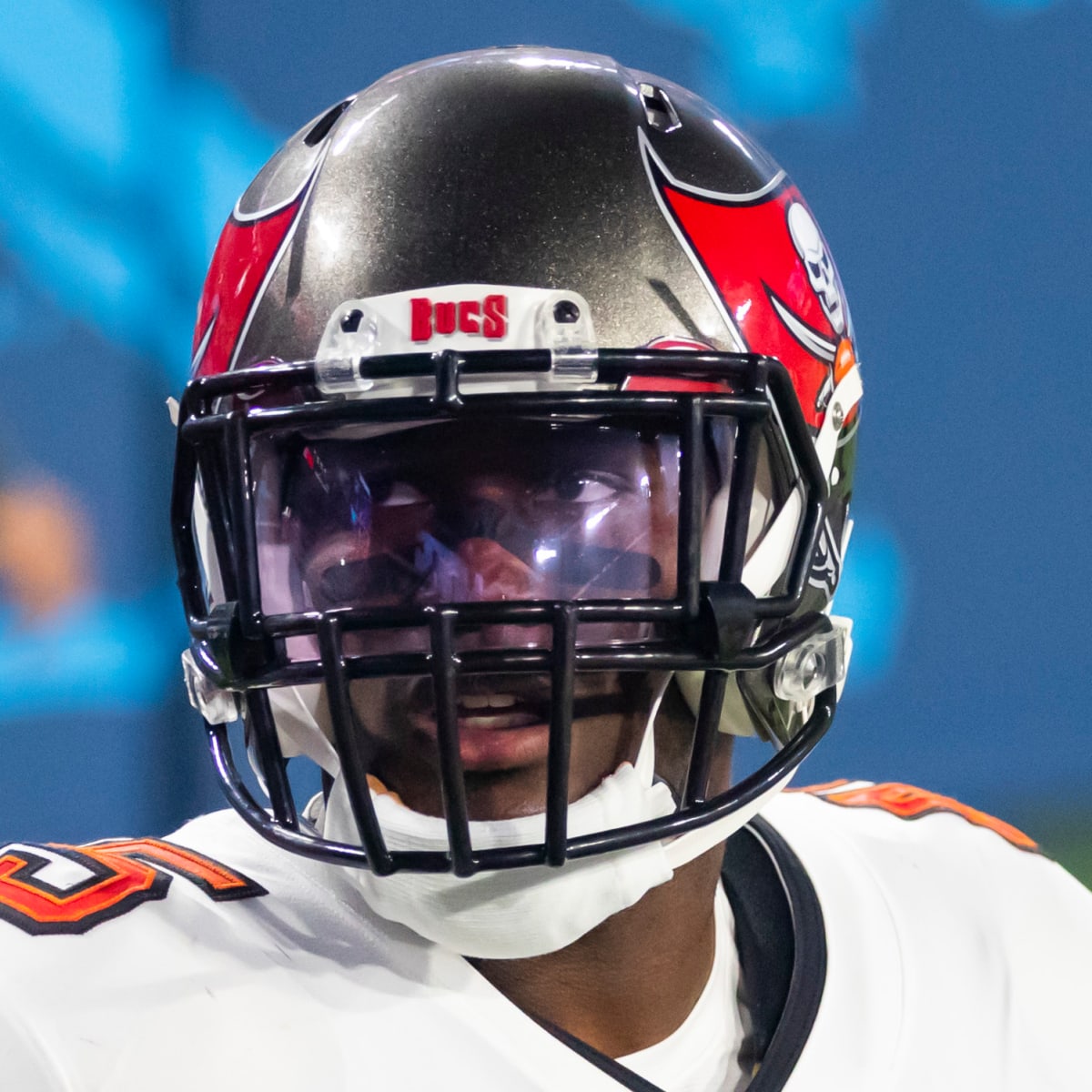 Tampa Bay Buccaneers first-round draft pick Devin White holds his jersey as  he poses for photographers during an NFL football news conference Friday,  April 26, 2019, in Tampa, Fla. White, a linebacker