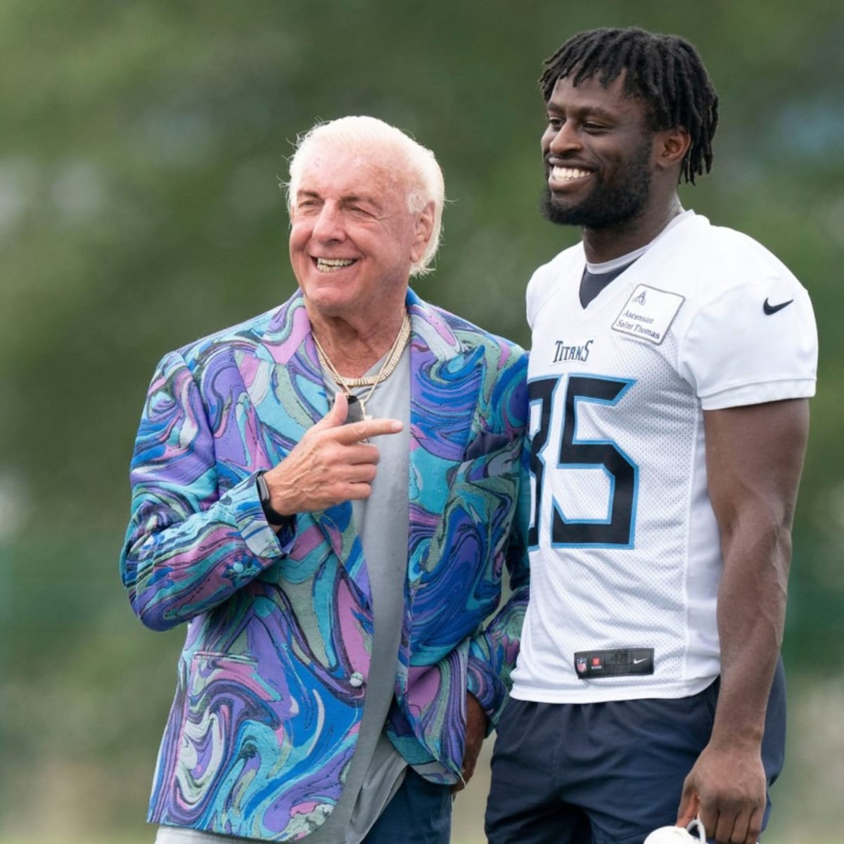 Tennessee Titans tight end Chig Okonkwo (85) runs across the field during  an NFL football training camp practice Monday, July 31, 2023, in Nashville,  Tenn. (AP Photo/George Walker IV Stock Photo - Alamy