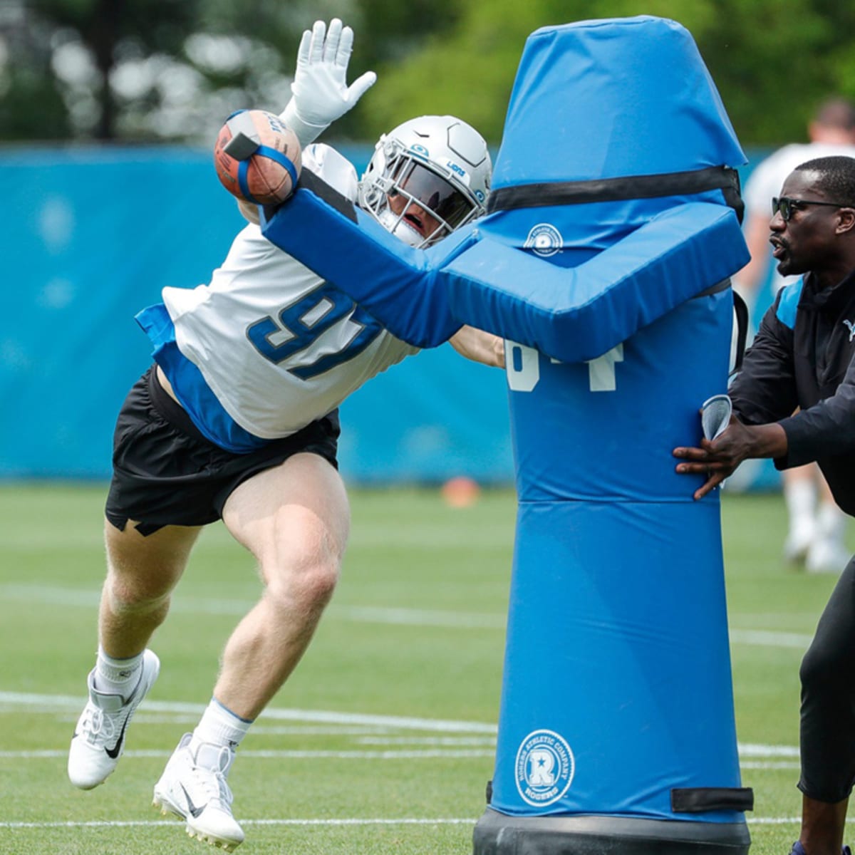 Detroit Lions EDGE rushers on 2023 roster bubble - Sports