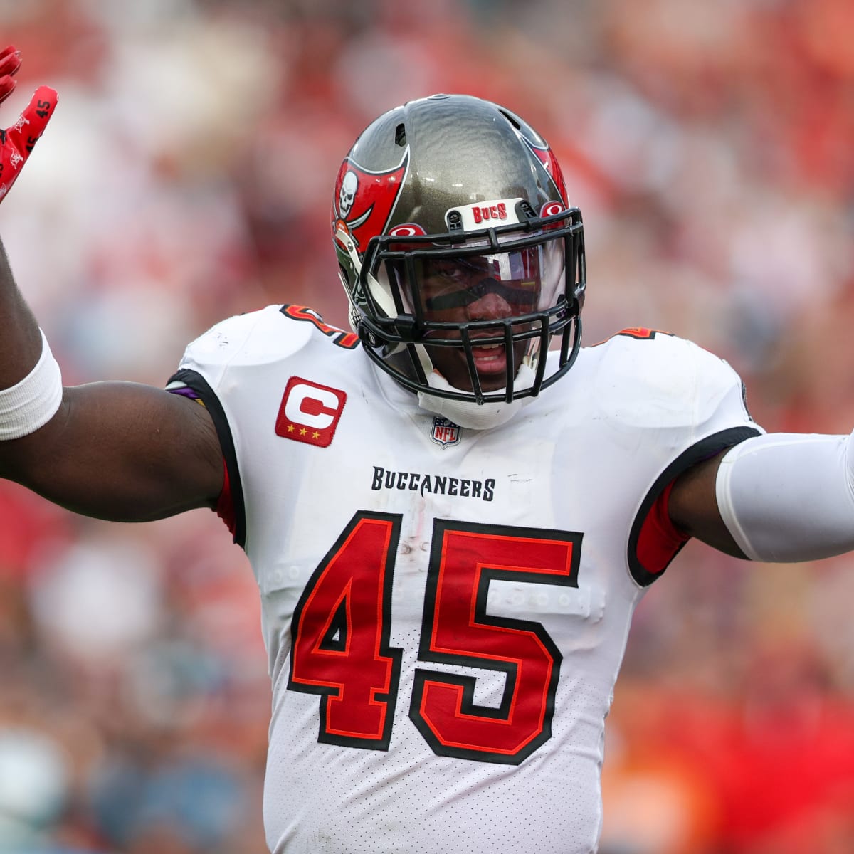 Brown tells Bucs to sign him, White says they're 'waiting on you