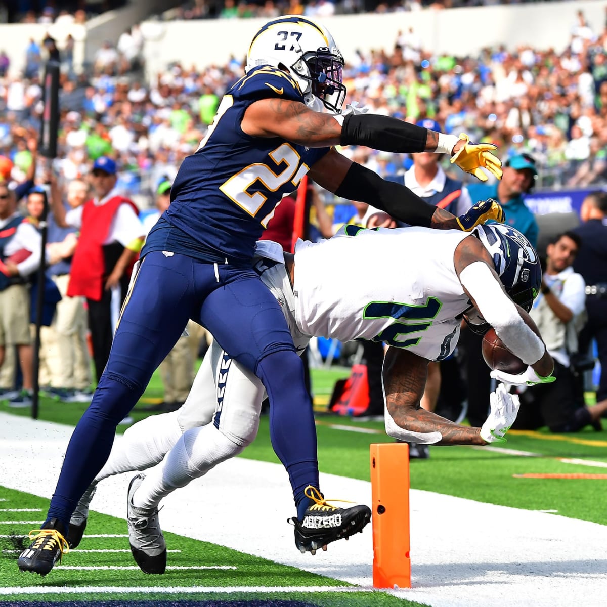 First look: Los Angeles Chargers LB Khalil Mack and CB J.C. Jackson in Chargers  uniform in 'Madden NFL 22'