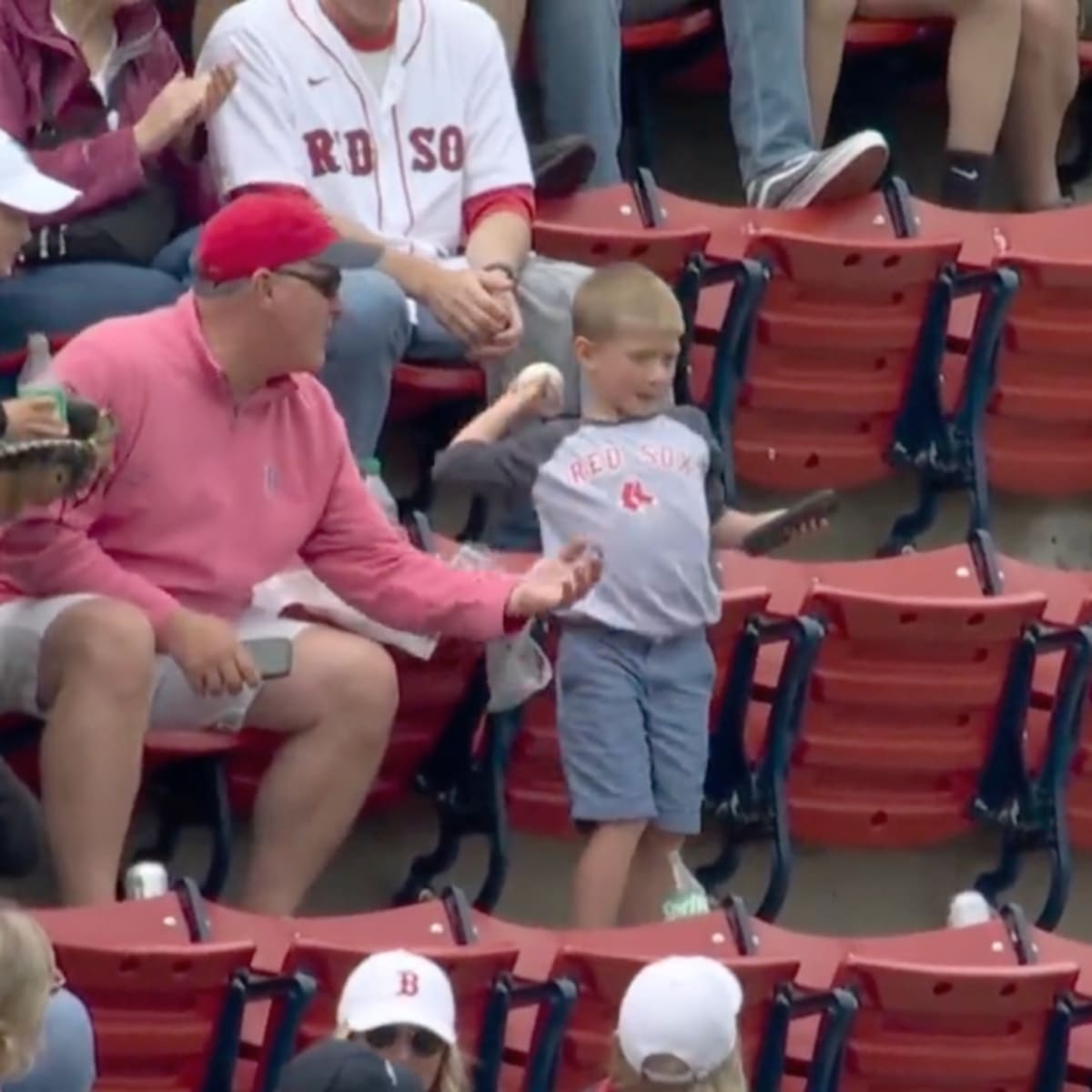 Yankees fan goes viral for argument with children in Red Sox gear