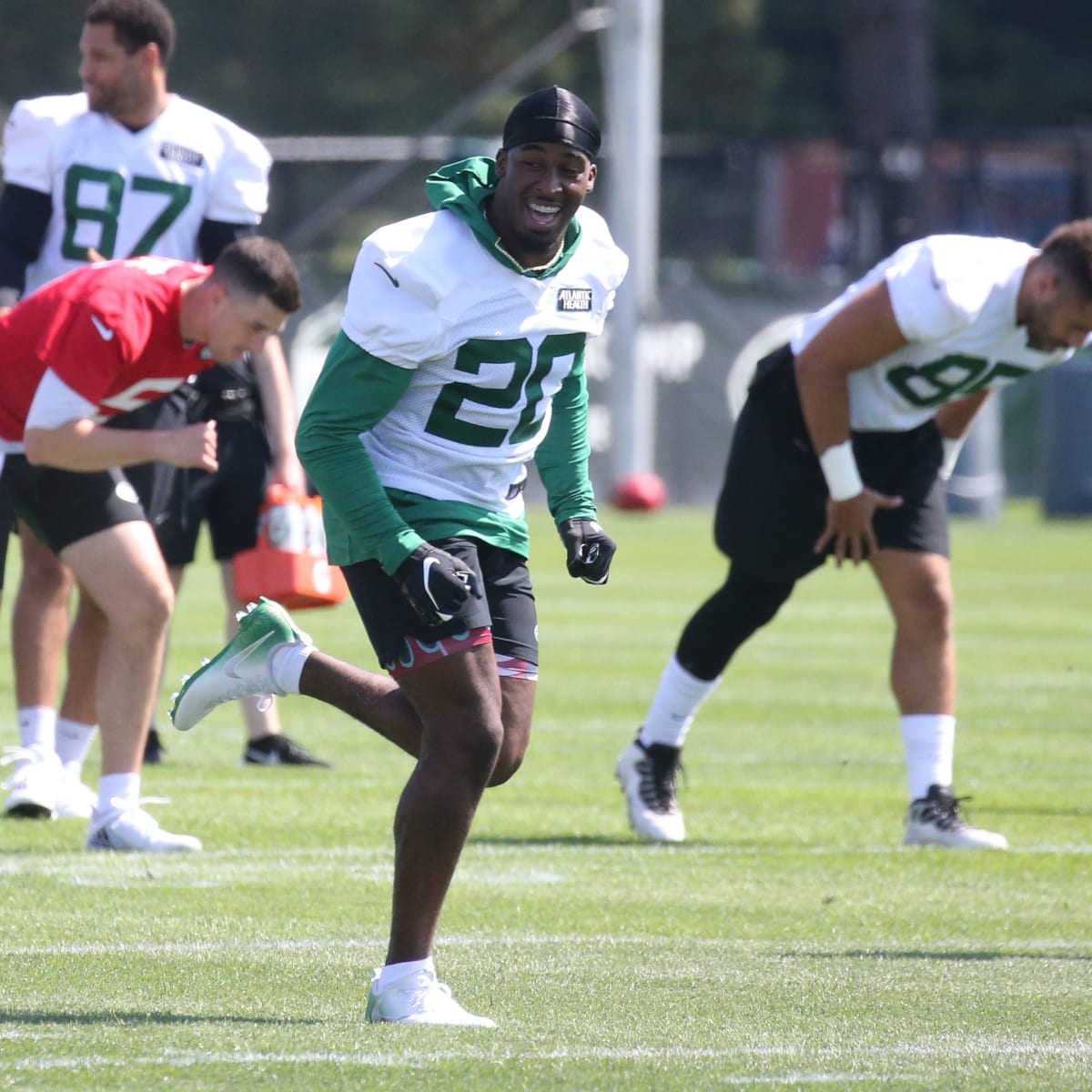 Jets RB Breece Hall has torn ACL, ending promising rookie season