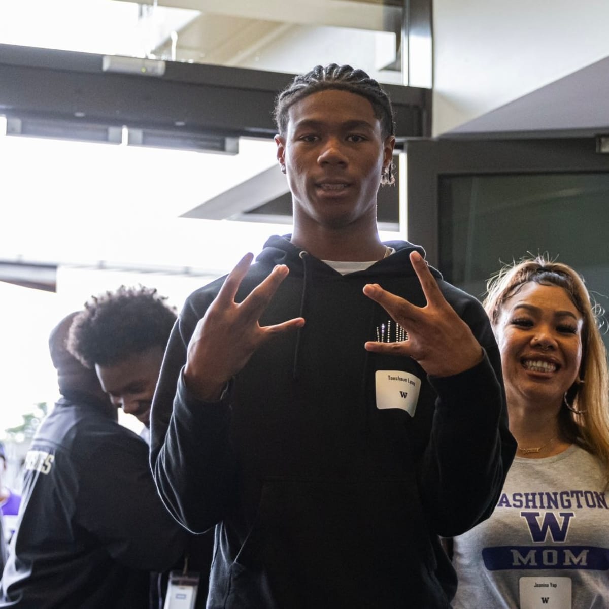 McDuffie Reclaims 22, a Preferred Jersey Number For Him - Sports  Illustrated Washington Huskies News, Analysis and More