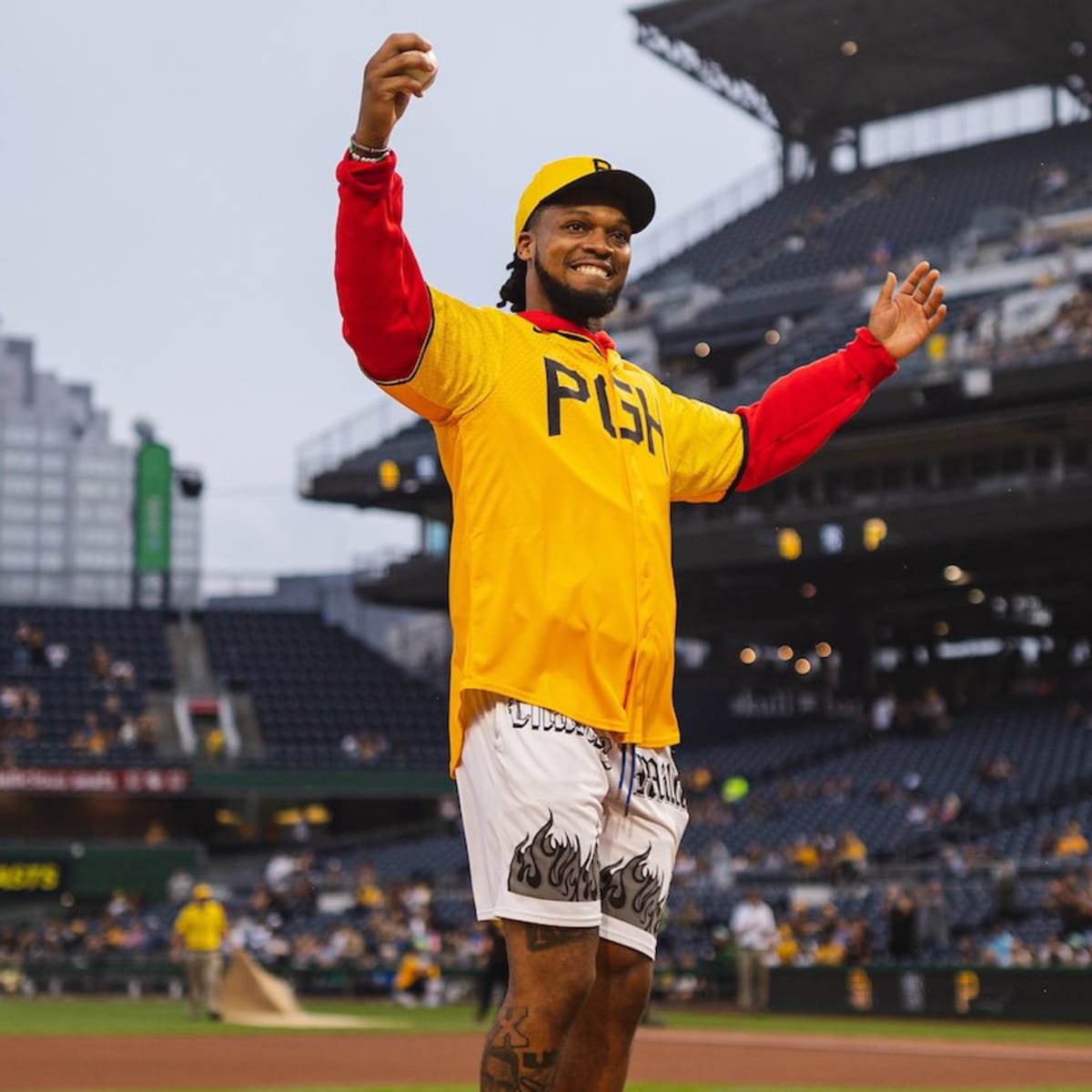 Buffalo Bills Safety Damar Hamlin Throws Out First Pitch at Pittsburgh  Pirates Game - Fastball