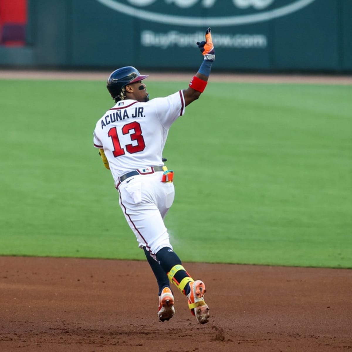 Braves' Ronald Acuña Jr. steals 40th base, becomes first player in
