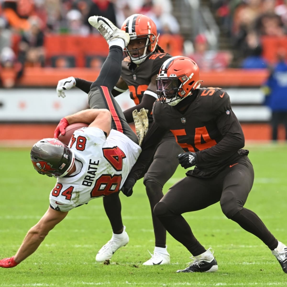 Browns Urged to Reunite With Linebacker Deion Jones