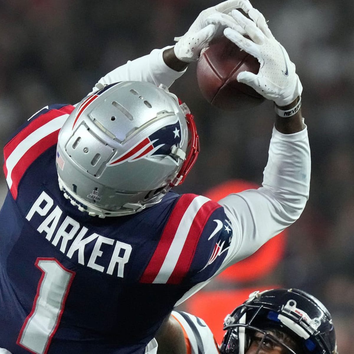 Source - Patriots reach new 3-year deal with WR DeVante Parker - ESPN