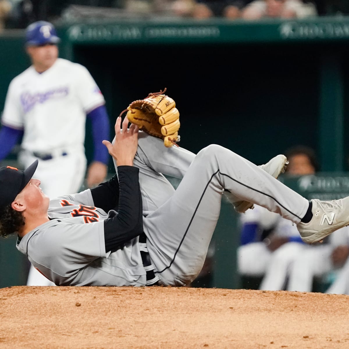 Texas starter Gray leaves after comebacker hits right elbow