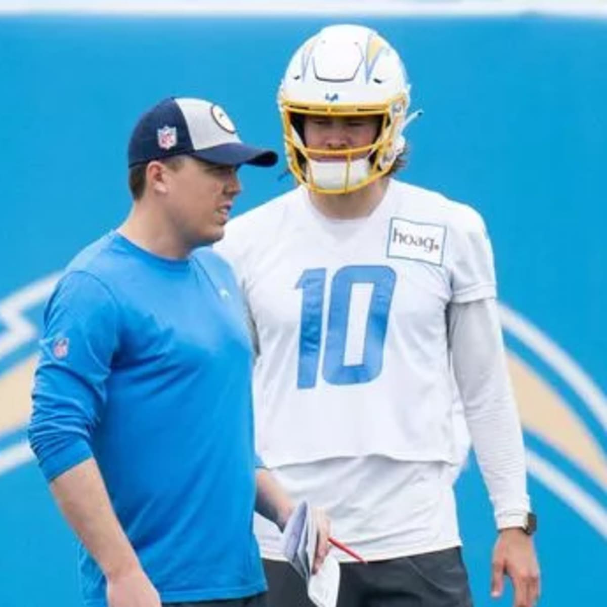 Chargers' Justin Herbert adapting quickly to Kellen Moore's offense - Sports  Illustrated