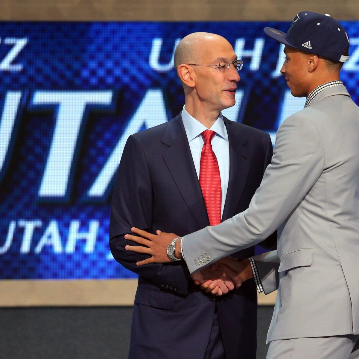 Dallas Mavericks Sign Former No. 5 Overall Draft Pick Dante Exum