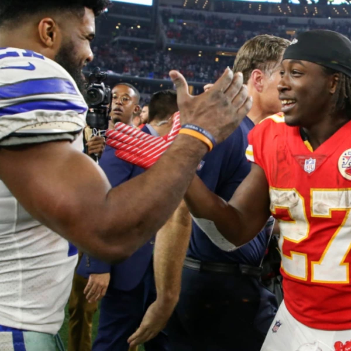 Dallas Cowboys running back Ezekiel Elliott watches prior to an NFL  preseason football game against the Arizona Cardinals, Friday, Aug. 13, 2021,  in Glendale, Ariz. (AP Photo/Rick Scuteri Stock Photo - Alamy