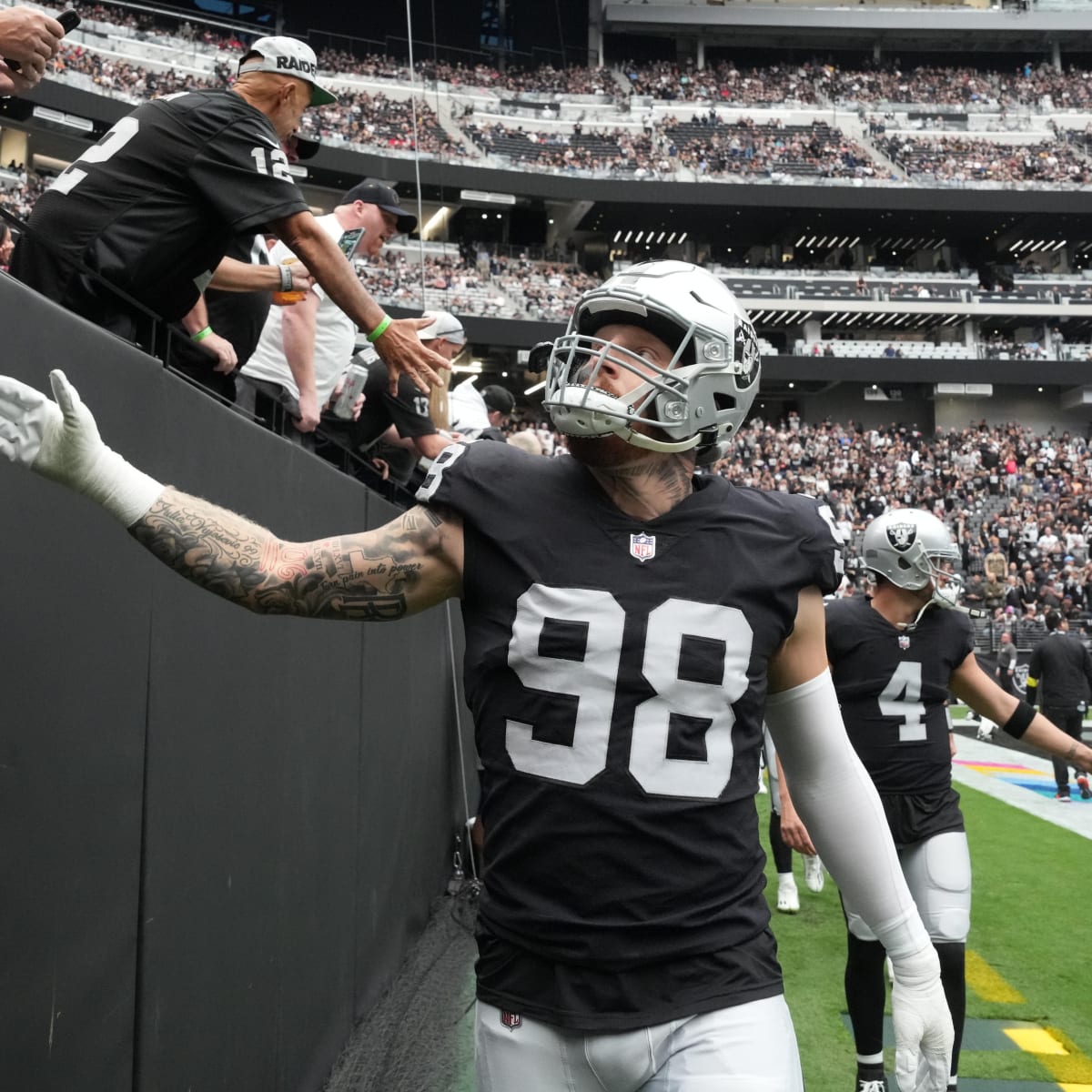 Raiders defensive end Maxx Crosby (98) talks with teammates during AFC Pro  Bowl team practice a …