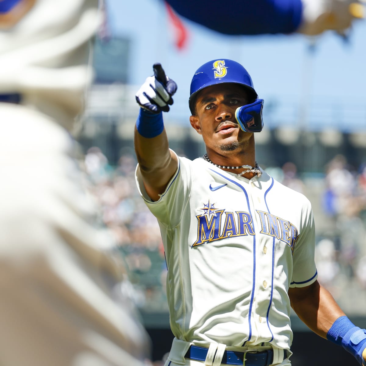 Which Rangers players have also played for the Mariners? MLB