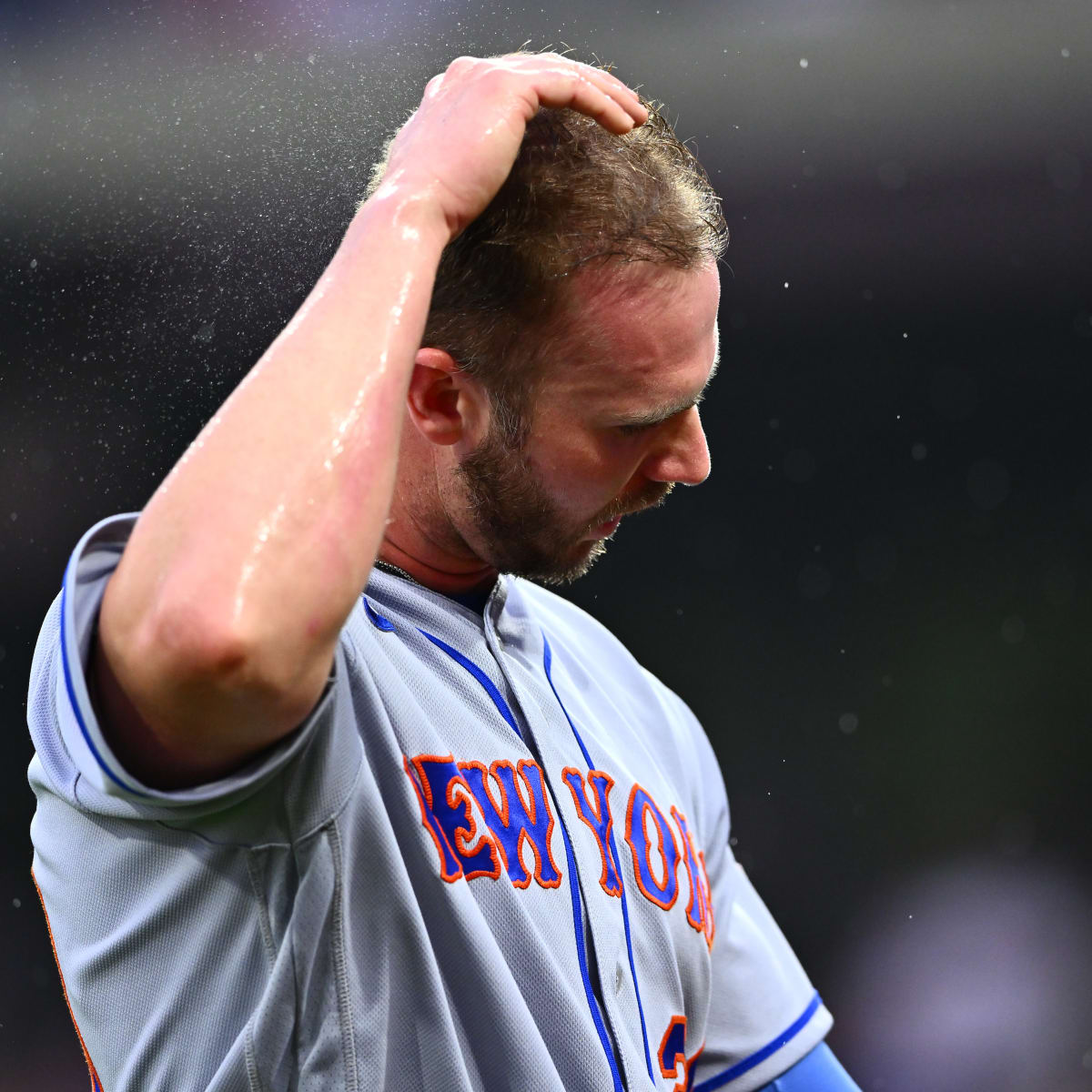 ATLANTA, GA - JULY 13: New York Mets first baseman Pete Alonso (20) looks  on during an MLB game against the Atlanta Braves on July 13, 2022 at Truist  Park in Atlanta