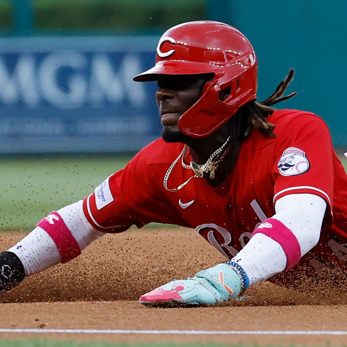 Elly De La Cruz steals second, third and home in same at-bat