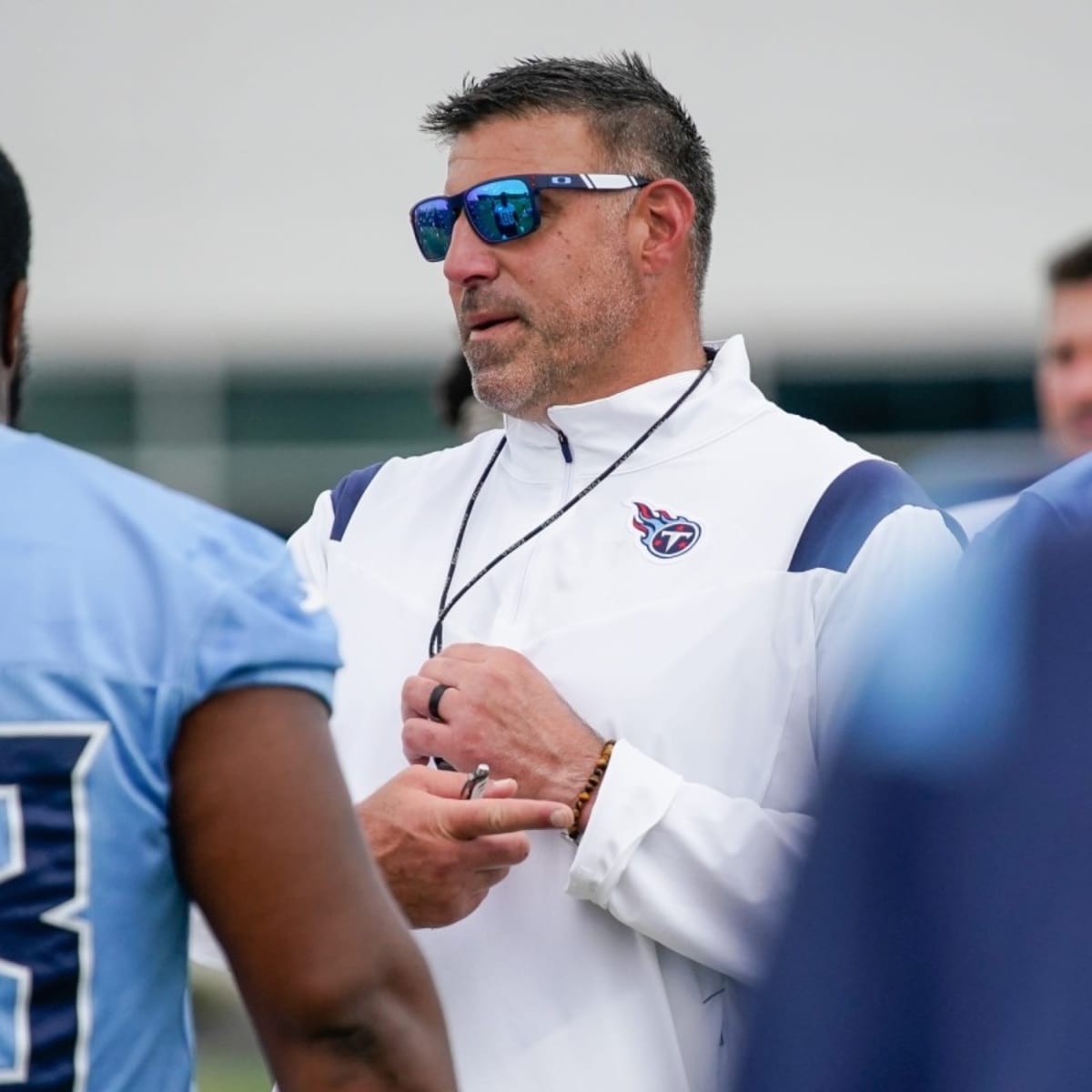 Tennessee Titans head coach Mike Vrabel before an NFL football game against  the Indianapolis Co …