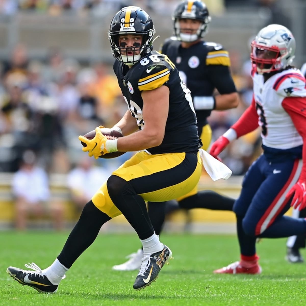 Pittsburgh Steelers TE Pat Freiermuth Likely Watching T.J.