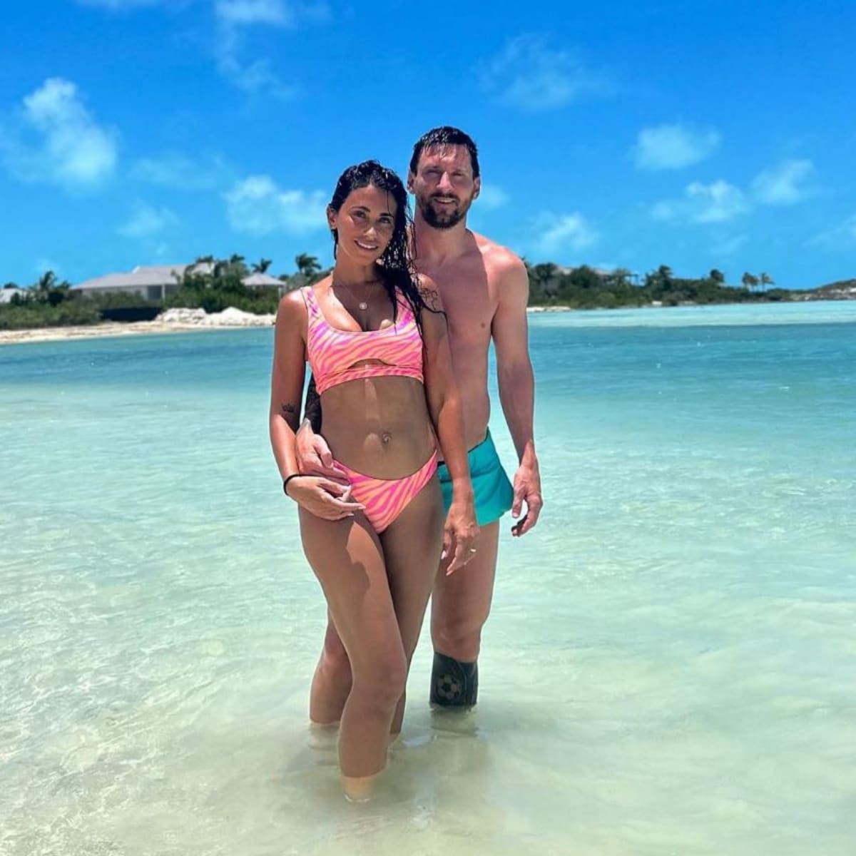 Lionel Messi and wife Antonela Roccuzzo share holiday photos - Futbol on  FanNation