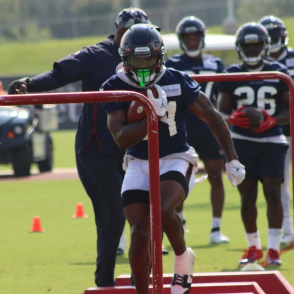 Dameon Pierce Brings Unshakeable Confidence to Texans' No. 1 Role