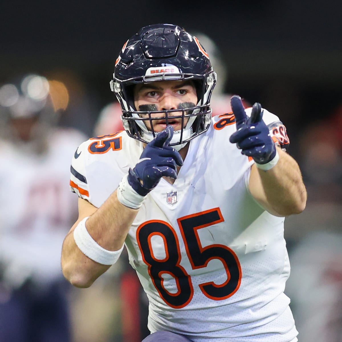 Bears TE Cole Kmet Looking Swole at Team Workouts