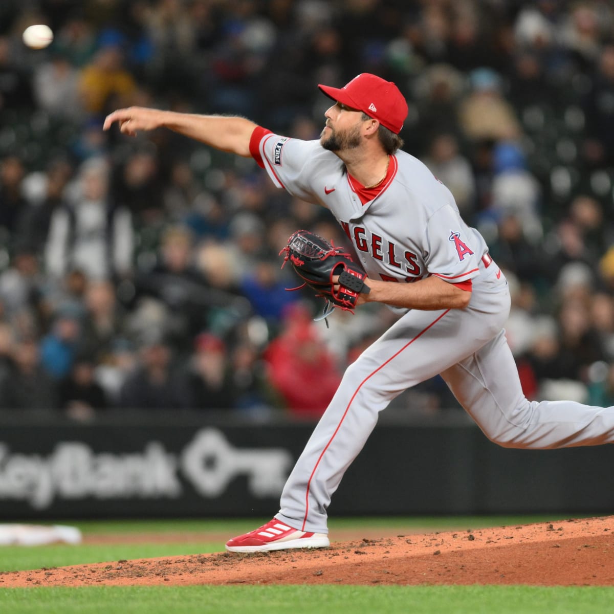 Cardinals sign former Angels reliever to major league contract