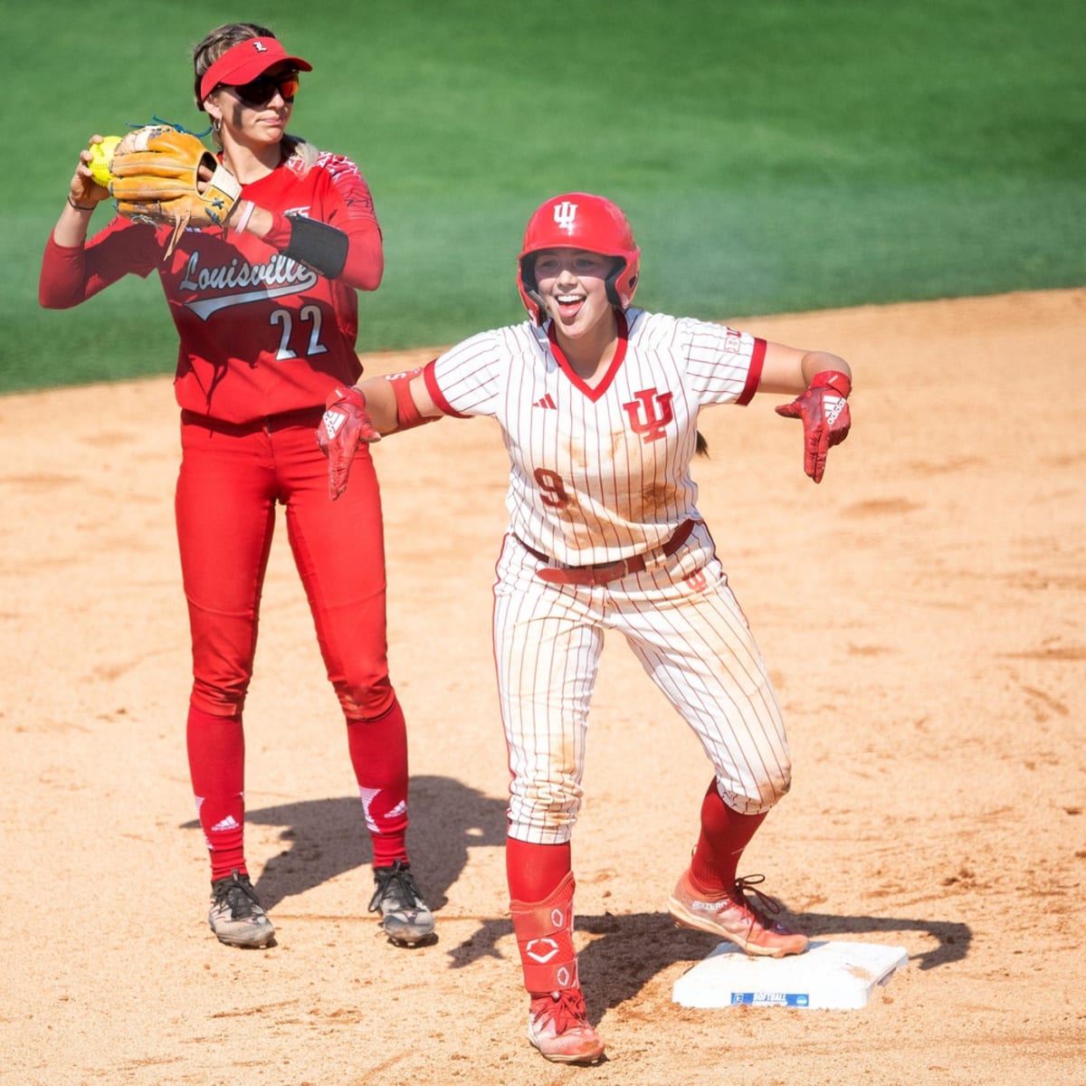 Louisville cardinals 2023 women's softball college world series