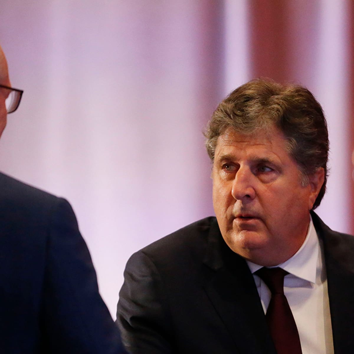 SEC Media Days 2023: Commissioner Greg Sankey honors Mike Leach by ditching  necktie 