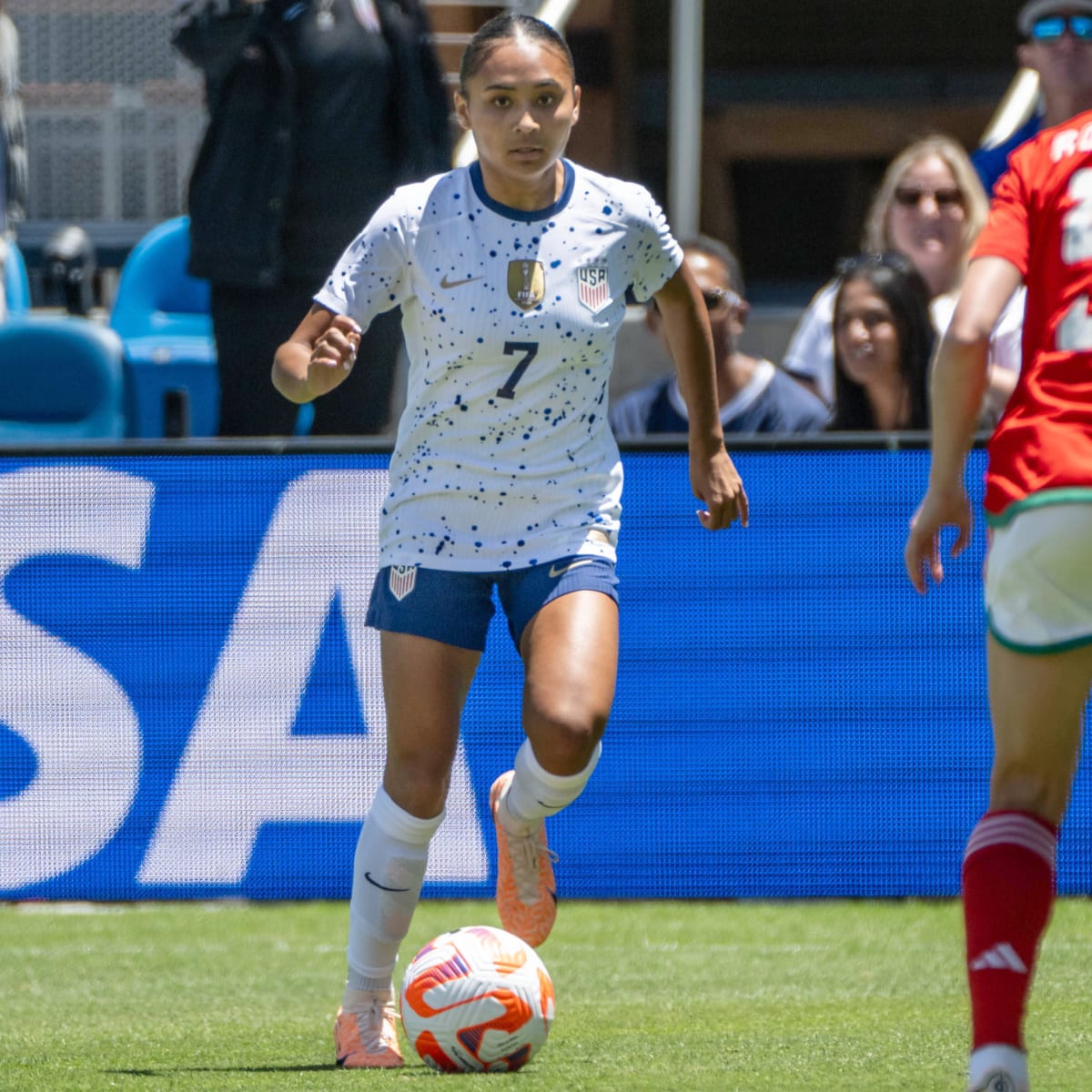 Many stars at Women's World Cup juggle parenthood while playing on the  world stage – KXAN Austin