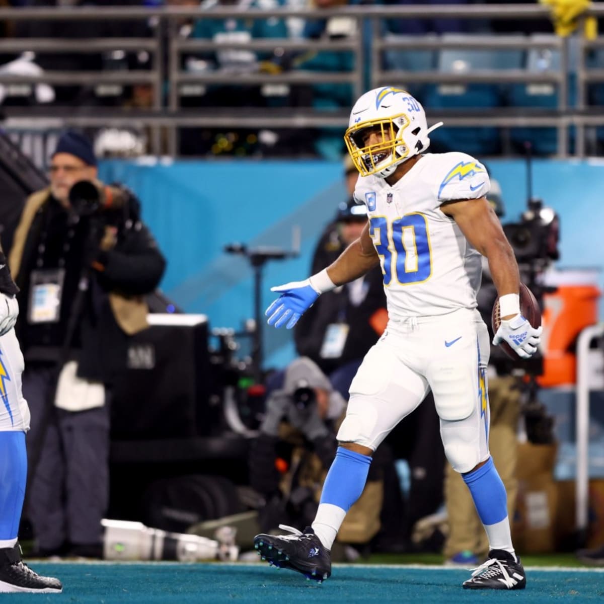 Chargers' Austin Ekeler voices displeasure with running back contract values