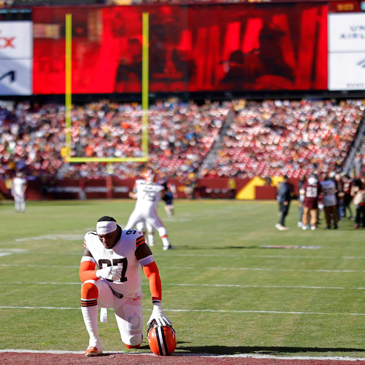 Cleveland Browns release defensive tackle Perrion Winfrey