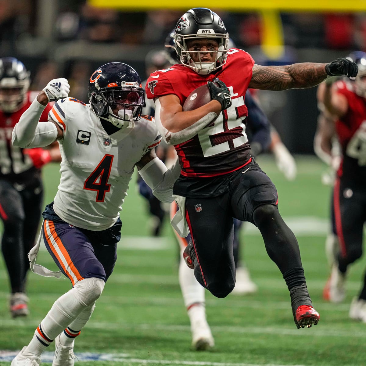 December 18, 2022: Chicago Bears quarterback #1 Justin Fields in action  during a game against the Philadelphia Eagles in Chicago, IL. Mike  Wulf/CSM/Sipa USA(Credit Image: © Mike Wulf/Cal Sport Media/Sipa USA Stock