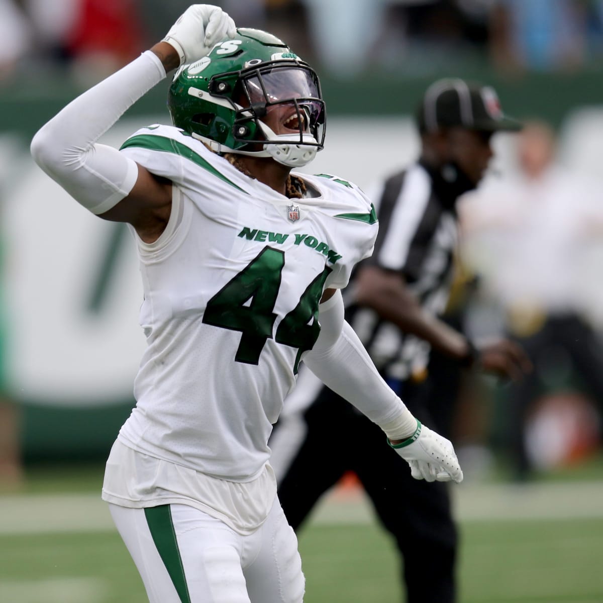 New York Jets linebacker Jamien Sherwood (44) runs against the Chicago  Bears during an NFL football game Sunday, Nov. 27, 2022, in East  Rutherford, N.J. (AP Photo/Adam Hunger Stock Photo - Alamy