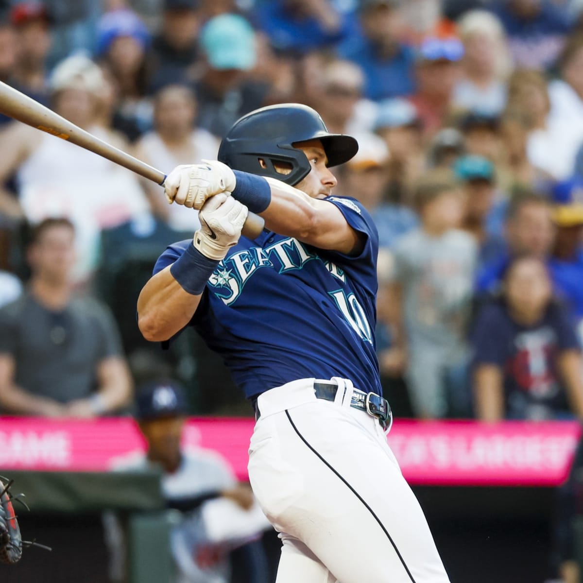 Jarred Kelenic Breaks His Foot on a Water Cooler Mariners