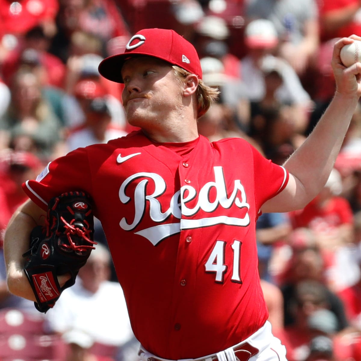 Abbott has scoreless outing, Stephenson leads Reds to win