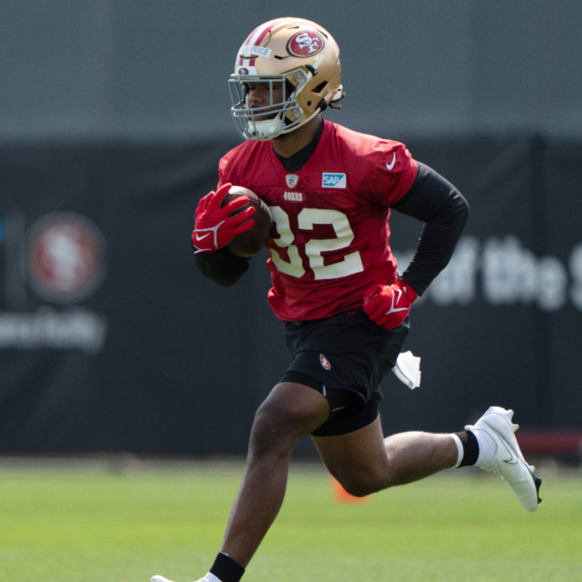 San Francisco 49ers' T.Y. McGill, middle, takes part in drills during the  NFL team's football training camp in Santa Clara, Calif., Wednesday, July  26, 2023. (AP Photo/Jeff Chiu Stock Photo - Alamy