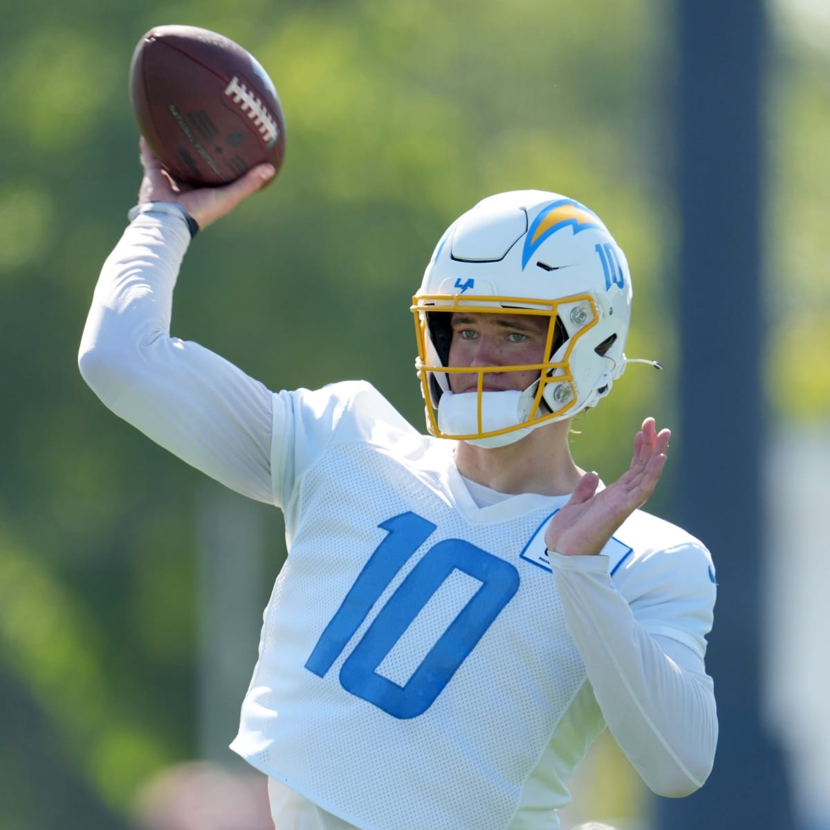 Chargers News: Justin Herbert has the 12th-highest selling jersey in NFL -  Bolts From The Blue