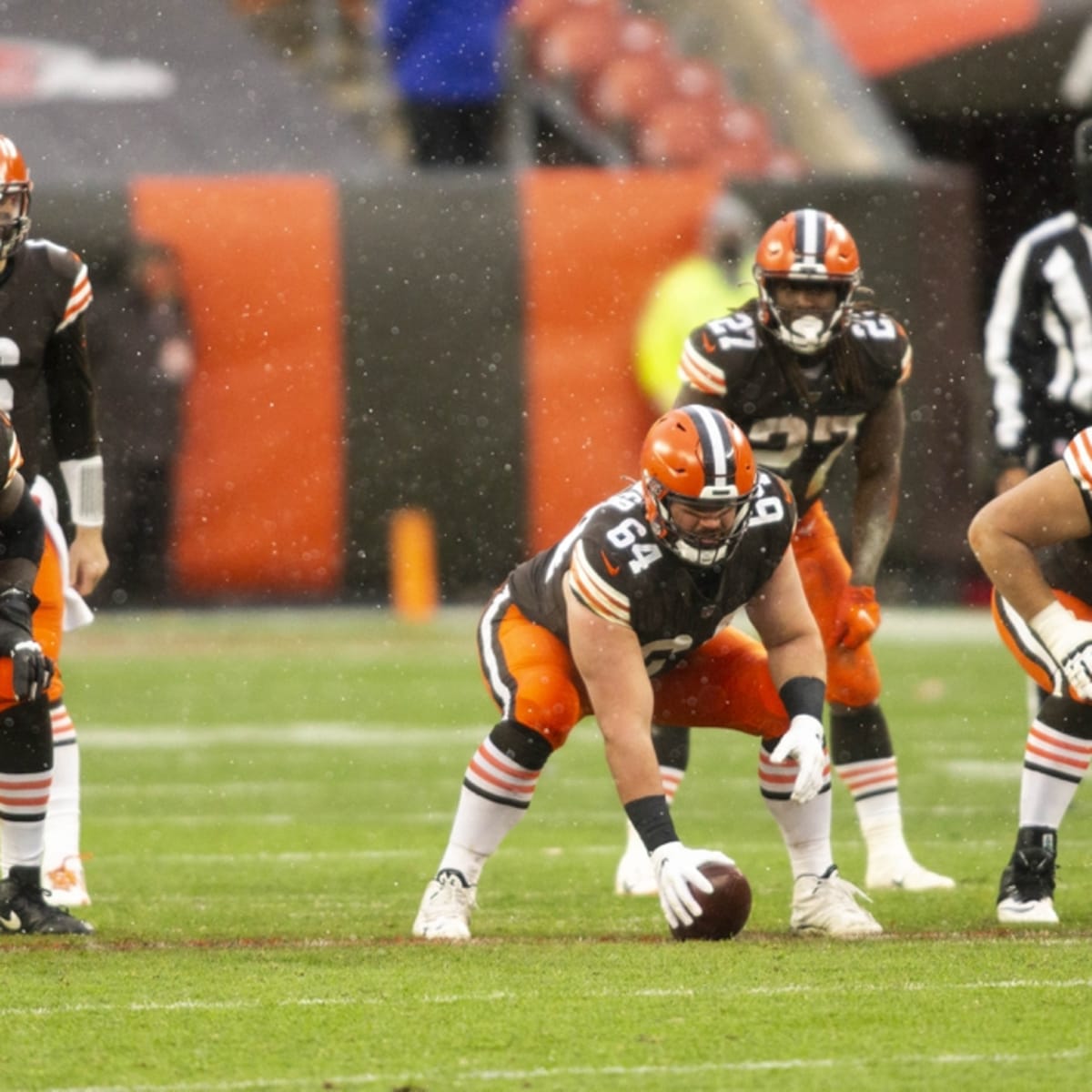 Tennessee Titans sign former Browns tight end