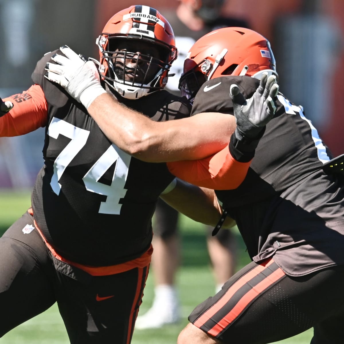 Tennessee Titans Signing OT Chris Hubbard While George Fant Signs