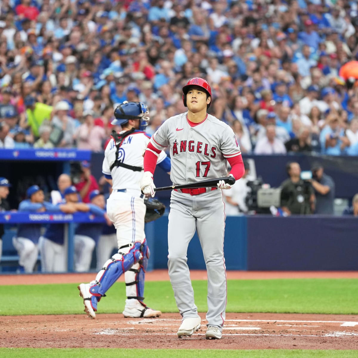 Angels News: Shohei Ohtani Leaves Game Early in A Big Spot - Los Angeles  Angels