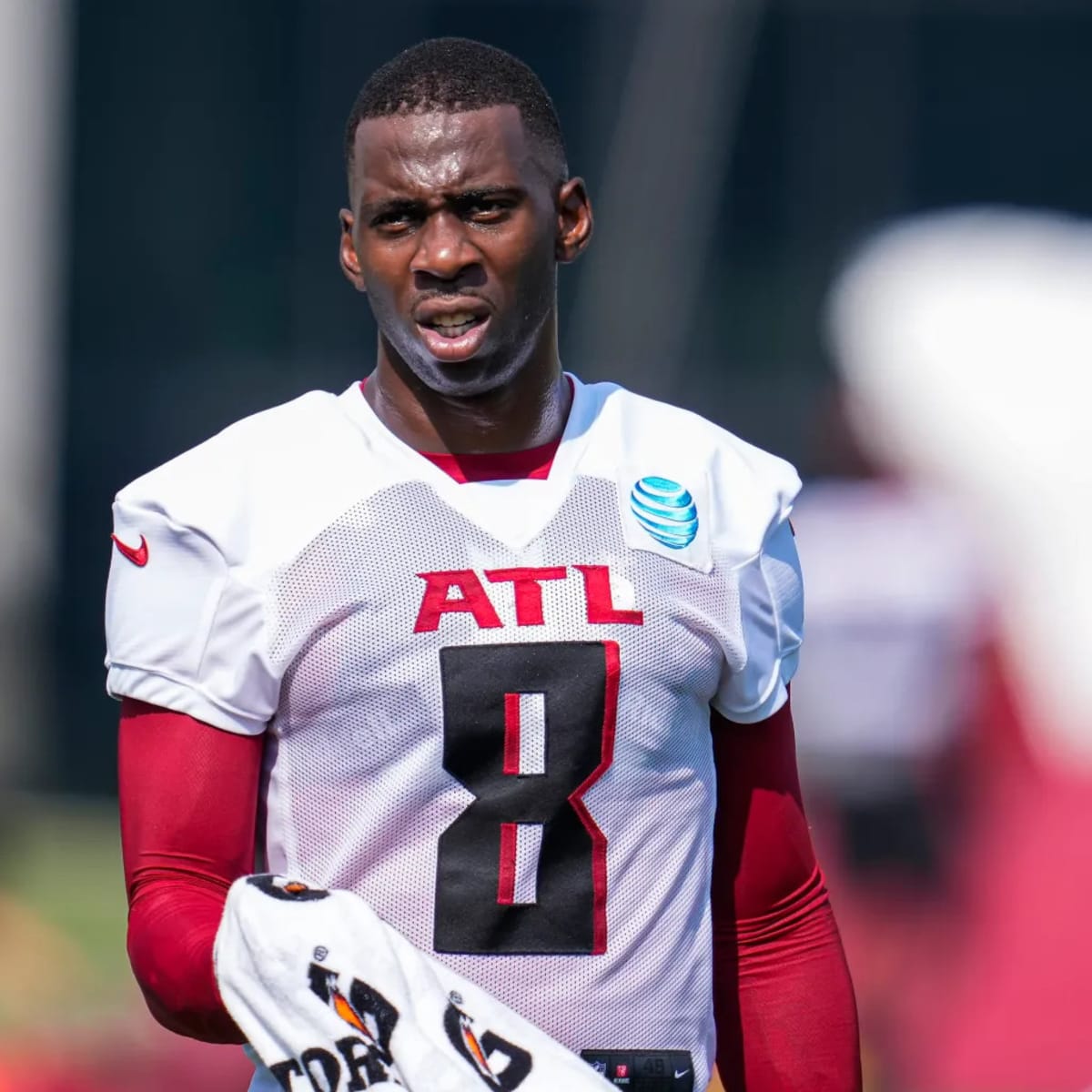 Falcons place tight end Kyle Pitts on IR with MCL injury