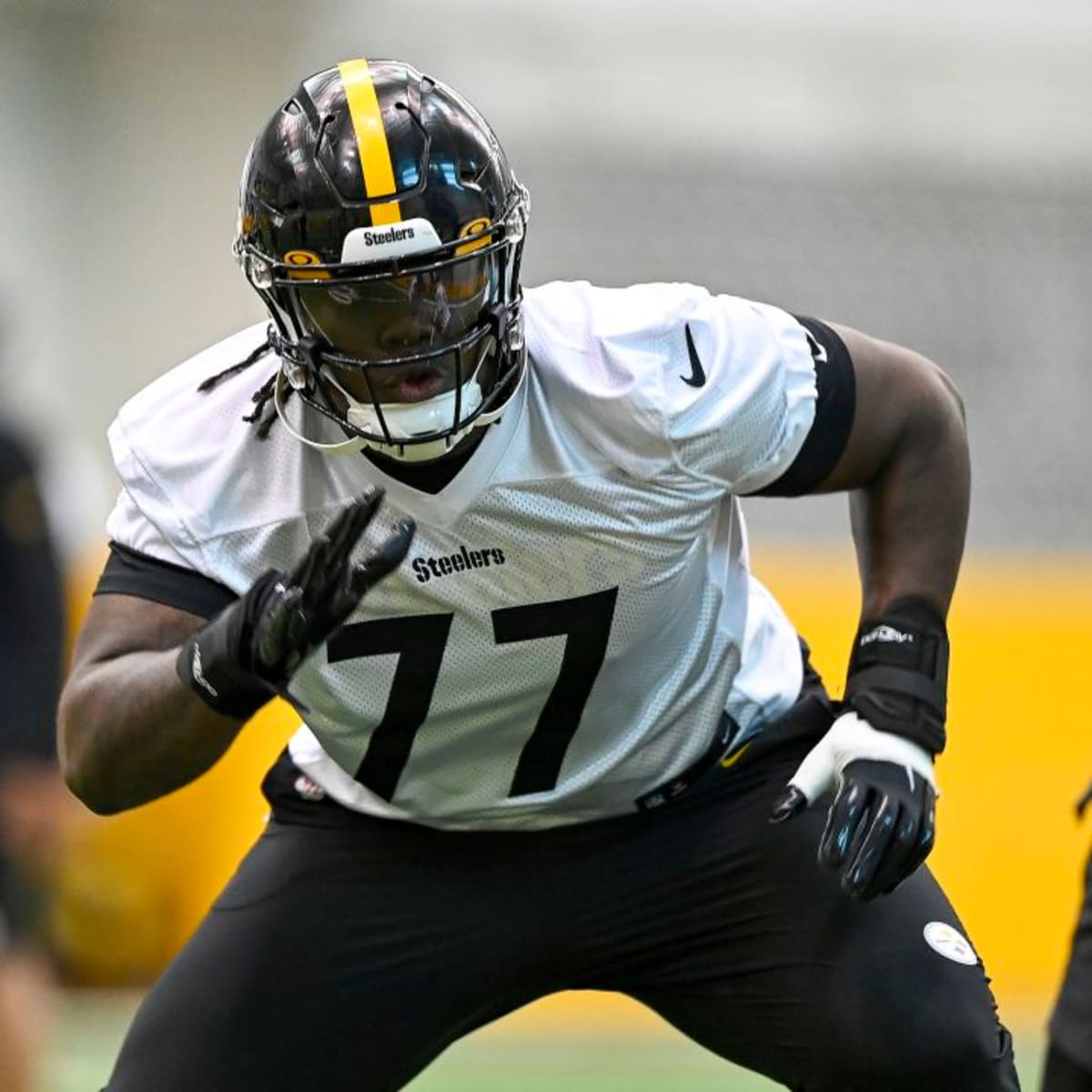 Steelers Rookie OT Broderick Jones Attempting To Join Exclusive