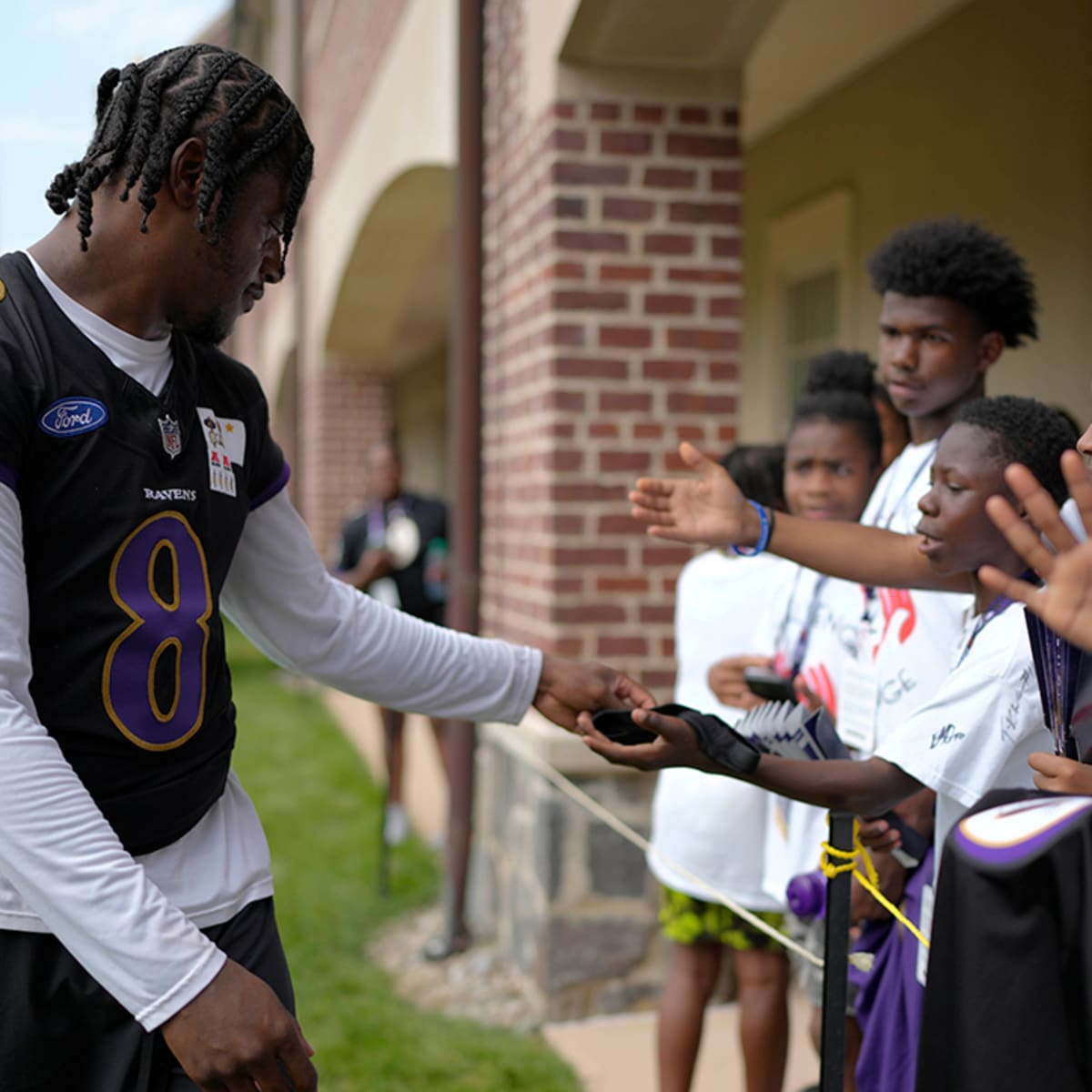 Young Ravens Fan Had Priceless Reaction to High-Fiving Lamar