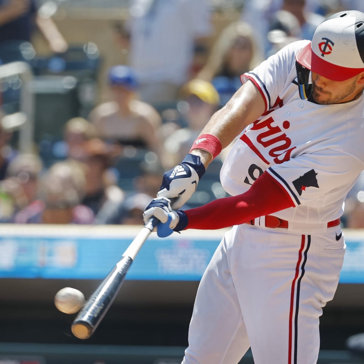 Dozier talks trade rumors at TwinsFest