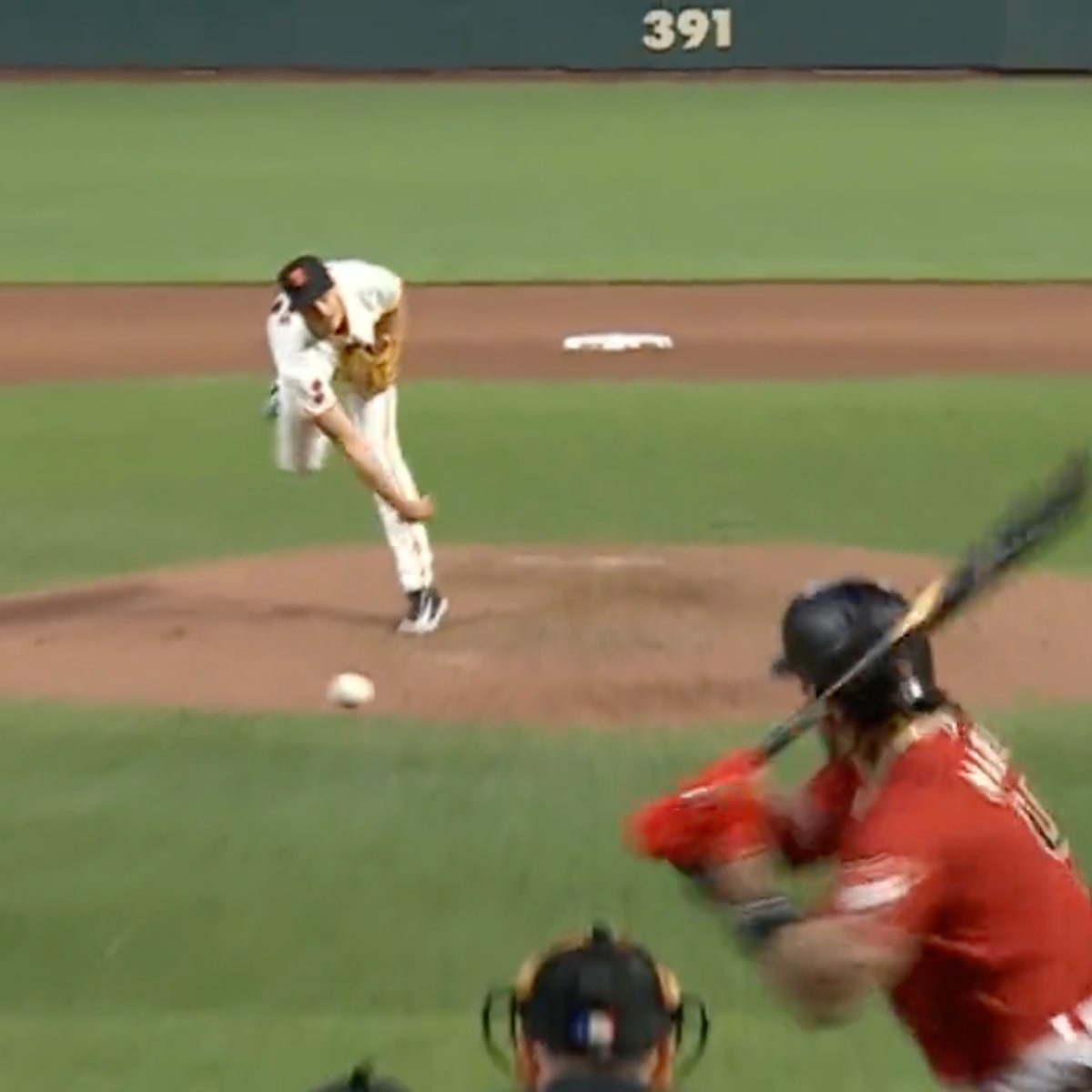 Giants reliever Tyler Rogers throws a pitch that defies gravity — or