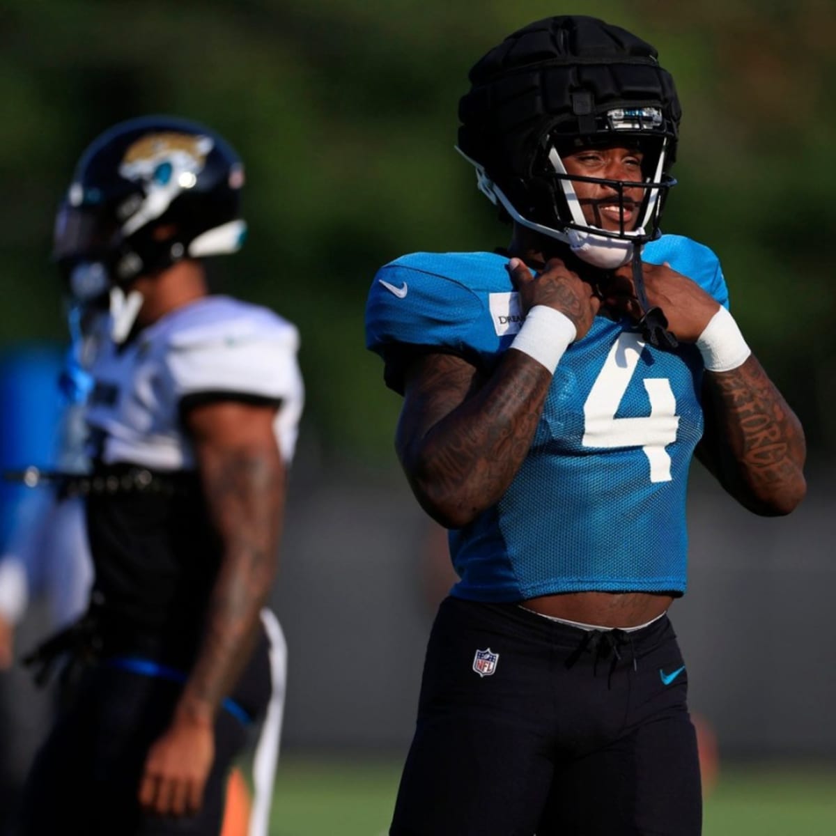 Jacksonville Jaguars running back Tank Bigsby returns a punt during a drill  at an NFL football practice, Monday, June 5, 2023, in Jacksonville, Fla.  (AP Photo/John Raoux Stock Photo - Alamy