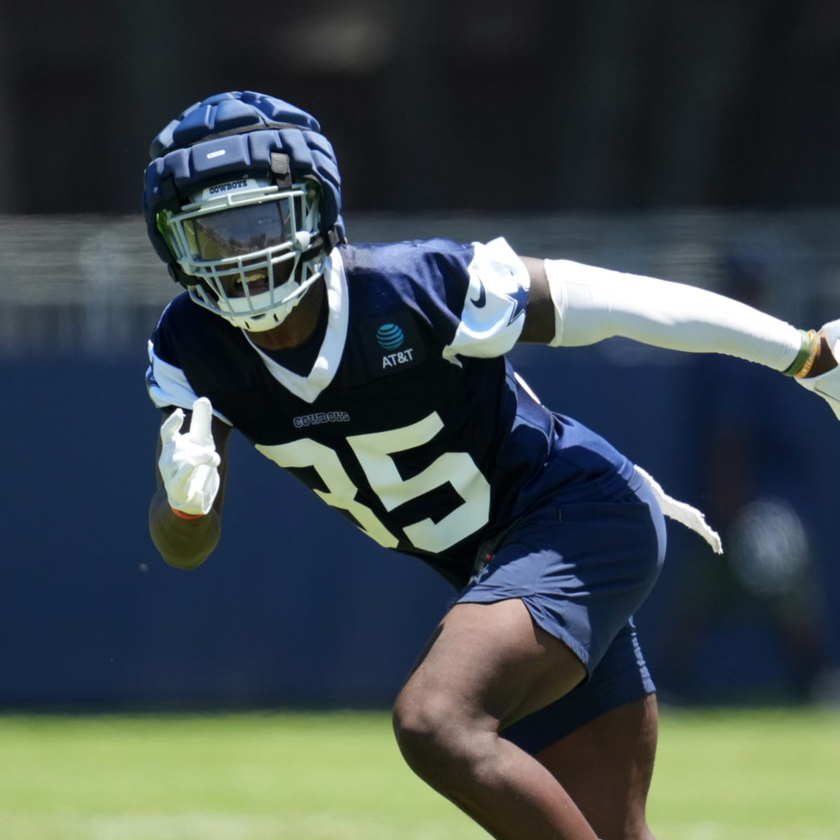 Dallas Cowboys training camp: DeMarvion Overshown wants to play