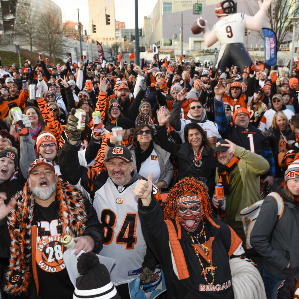 Cincinnati Bengals fans: Tailgaters show up, dress up for team