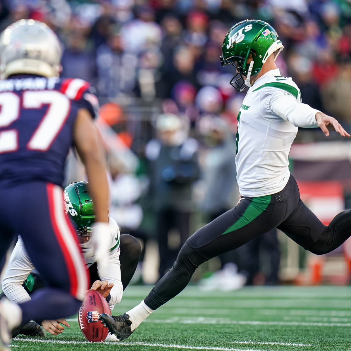 September 26, 2022, East Rutherford, New Jersey, USA: New York Jets kicker  Greg Zuerlein (6) kicks