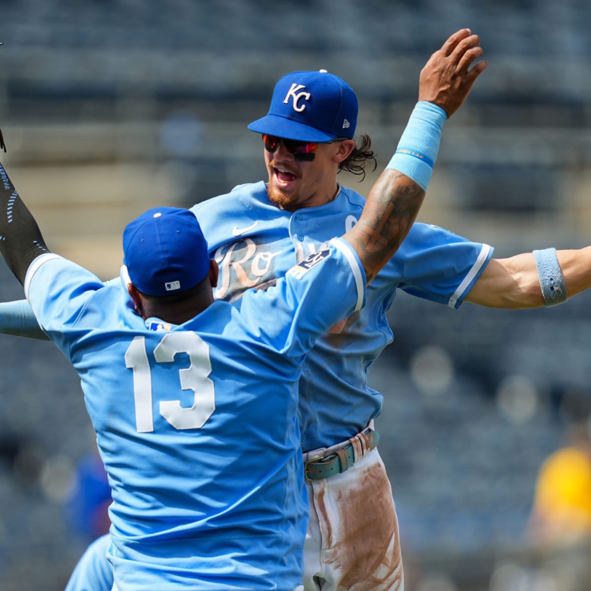 Royals beat Mets 9-2 to complete sweep